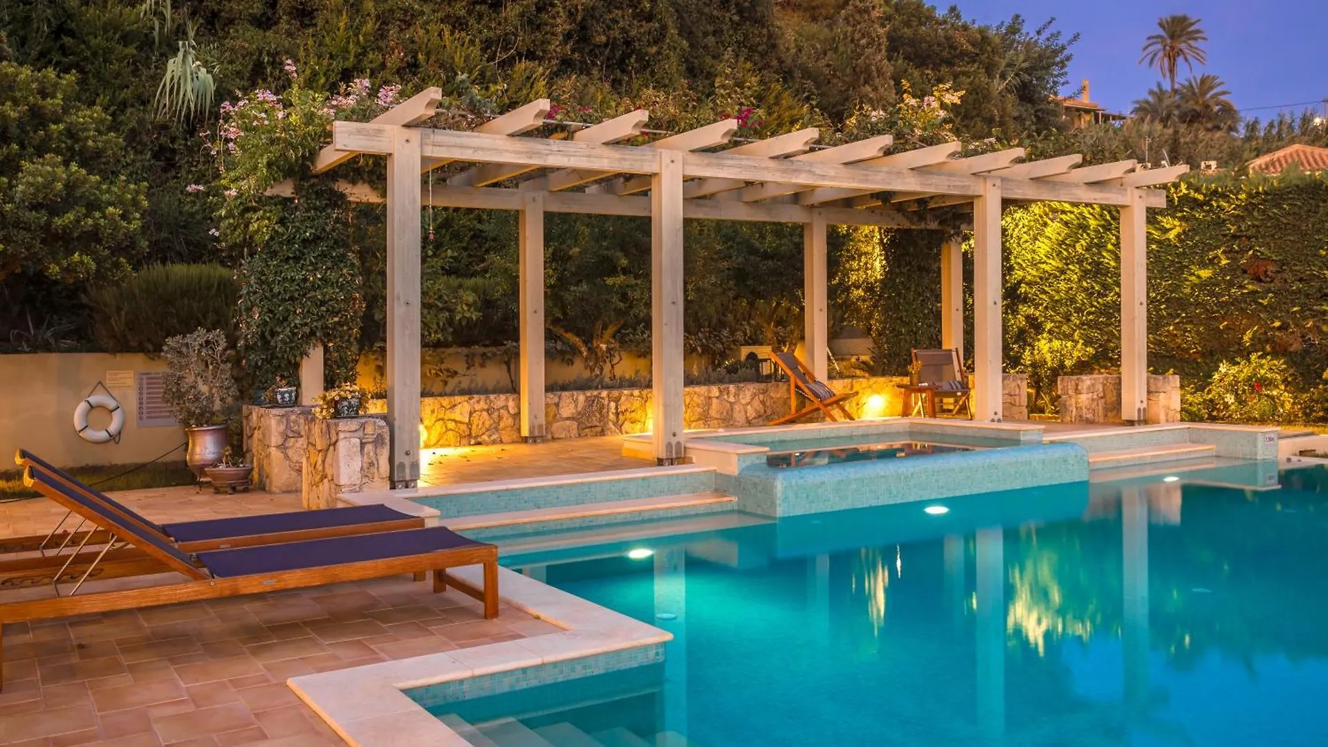 Sarlata Villas 0*, Svoronata