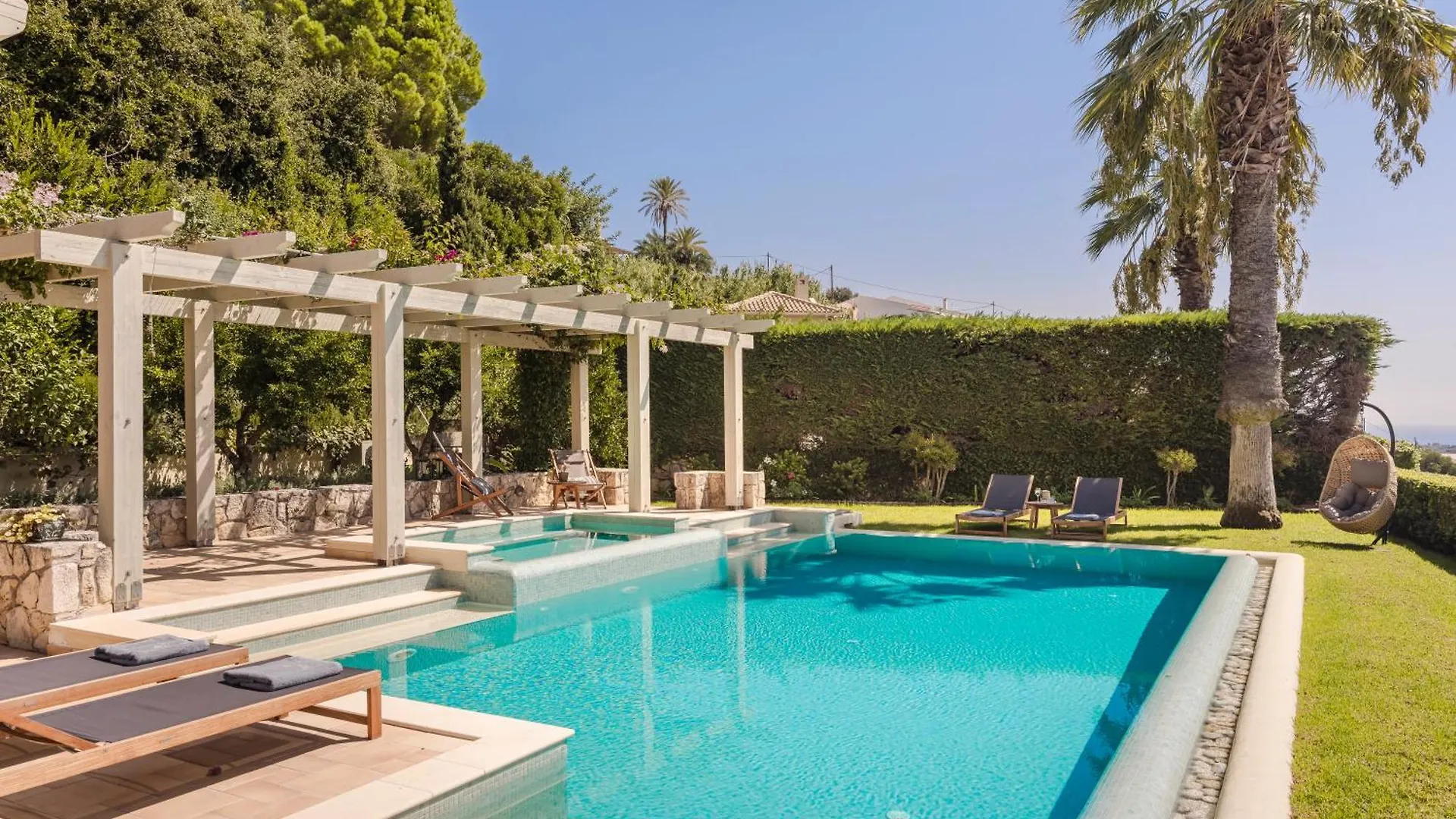 Sarlata Villas  Svoronata