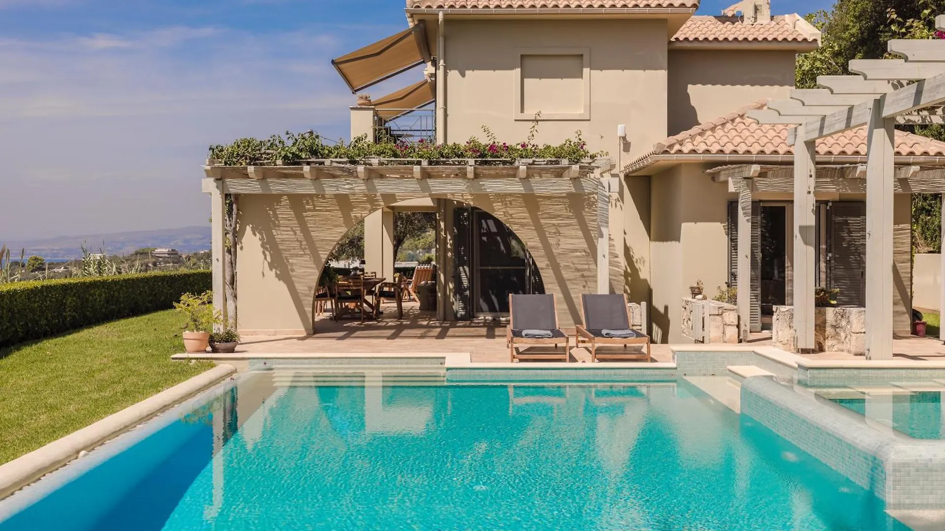 Sarlata Villas Svoronata