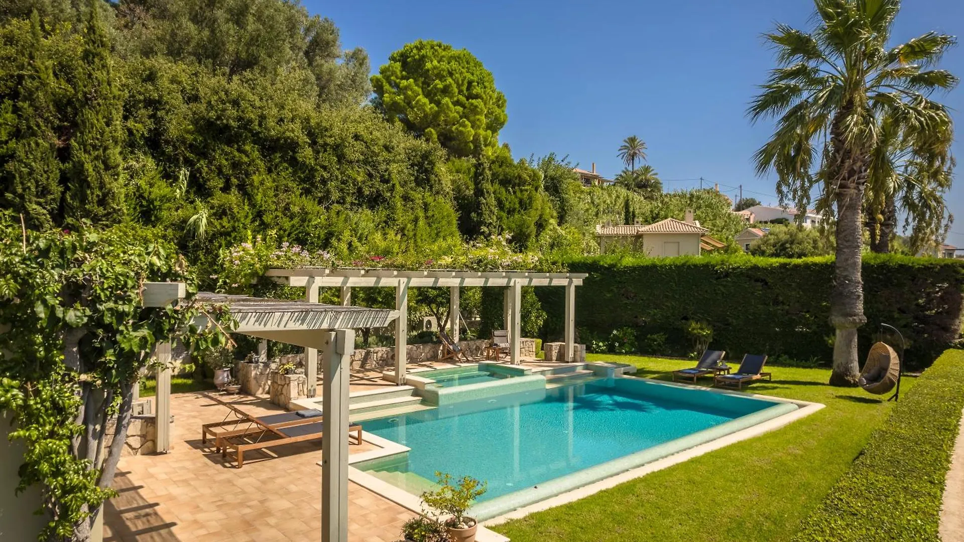 Sarlata Villas  Svoronata
