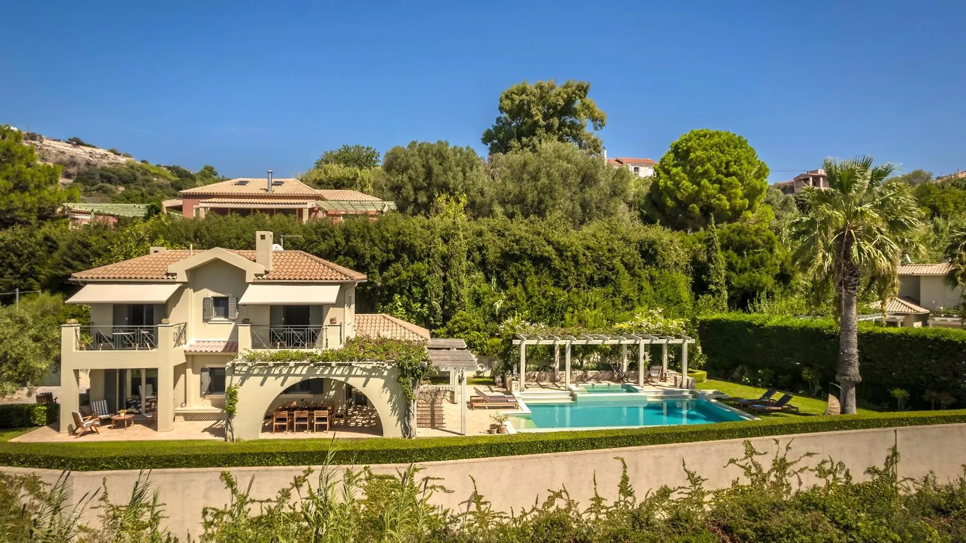 Sarlata Villas 0*, Svoronata
