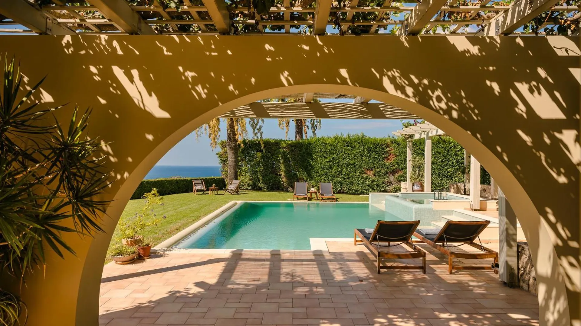 Sarlata Villas  Svoronata