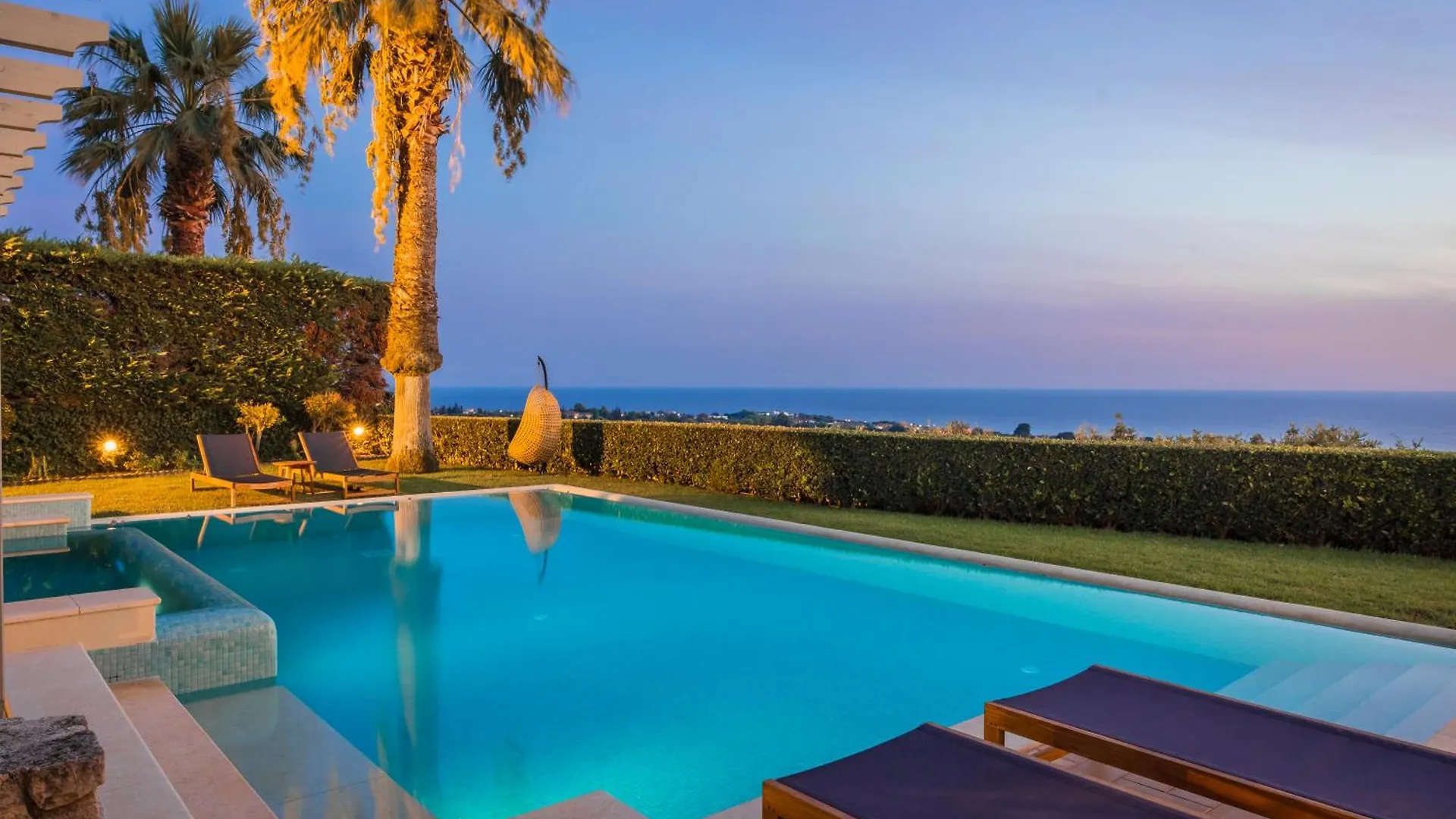 Sarlata Villas Svoronata